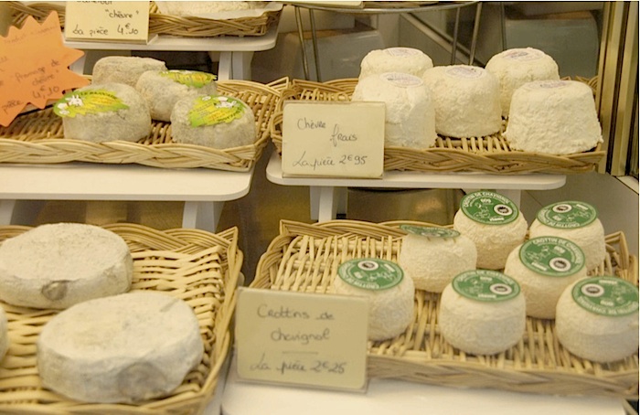 Auslage in einer Käsehandlung. Foto: Monika Schau