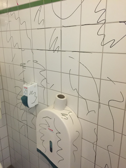 Beschmiertes WC. Foto: Polizei