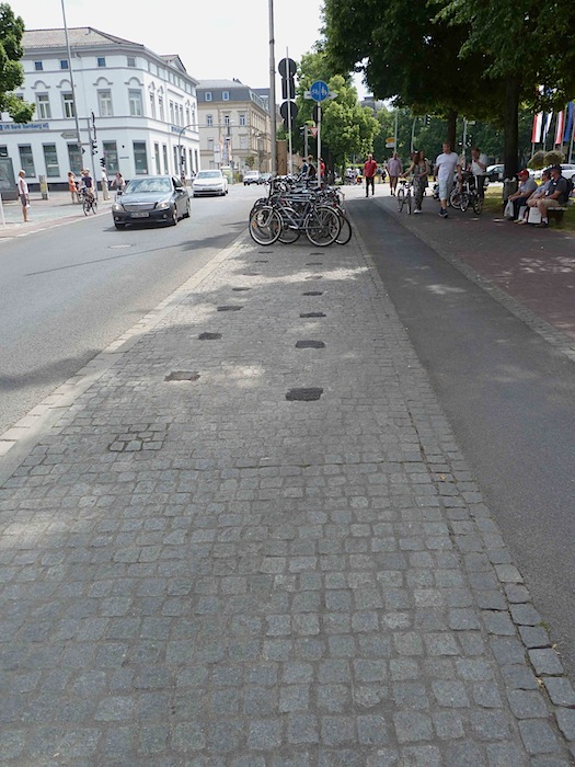 Zurückgebaute Fahrradparkplätze in der Langen Straße. Foto: Christiane Hartleitner