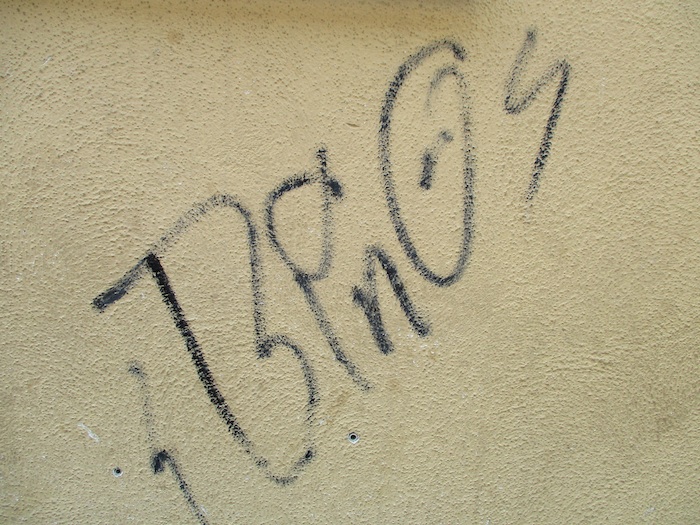 Graffiti Bino Foto Polizei