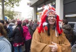 Indianer Mäc Härder freut sich über die freundliche Aufnahme in Bamberg. Foto: Erich Weiß