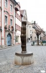 Die „Große Figur 1982“ von Joannis Avramidis steht dauerhaft auf dem Bamberger „Pfahlplätzchen“ (Foto: Uwe Gaasch) und ist Teil eines Wegs moderner Skulpturen.